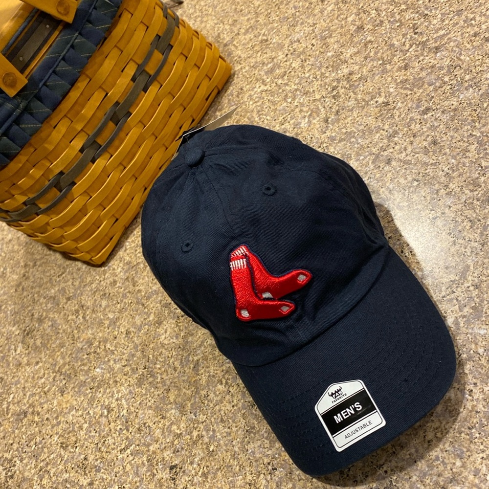 NWT Boston Red Sox Baseball Cap Hat Men’s One Size fits All Adjustable